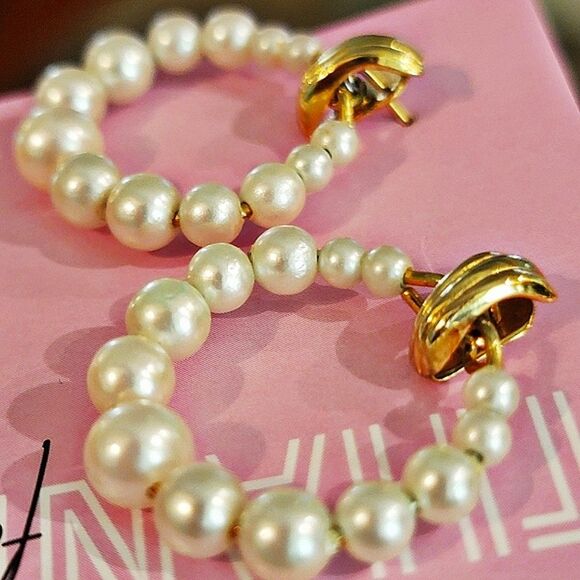 #Vintage Faux Pearl & Gold Tone Circle Pierced Earrings 1" - Picture 5 of 5